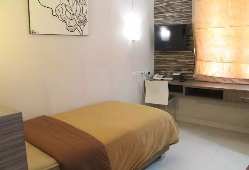ホテル Tirta Mansion Lippo Karawaci Mitra Reddoorz