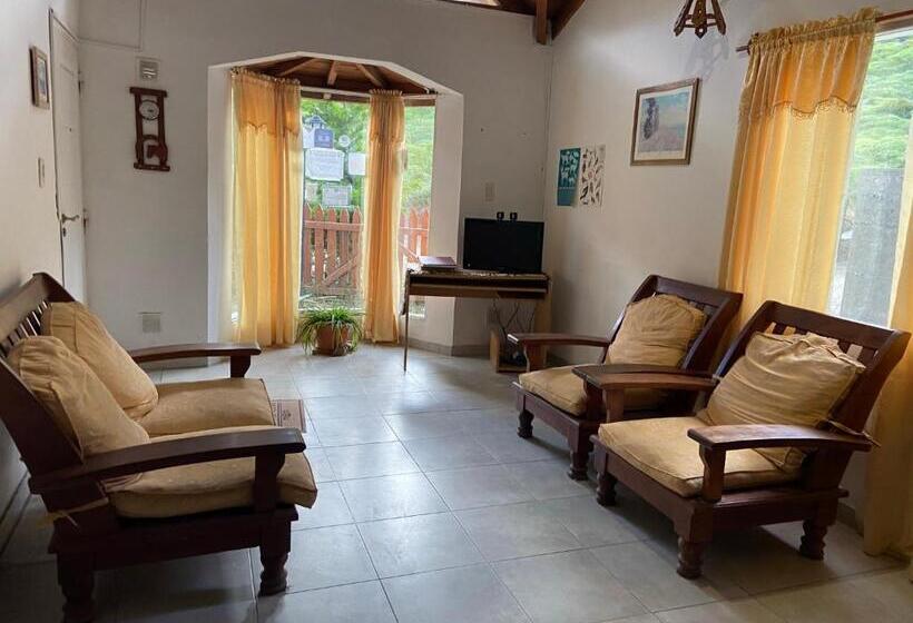 Kaiken   Hostel & Departamentos