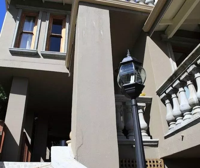 Livingstone Villa