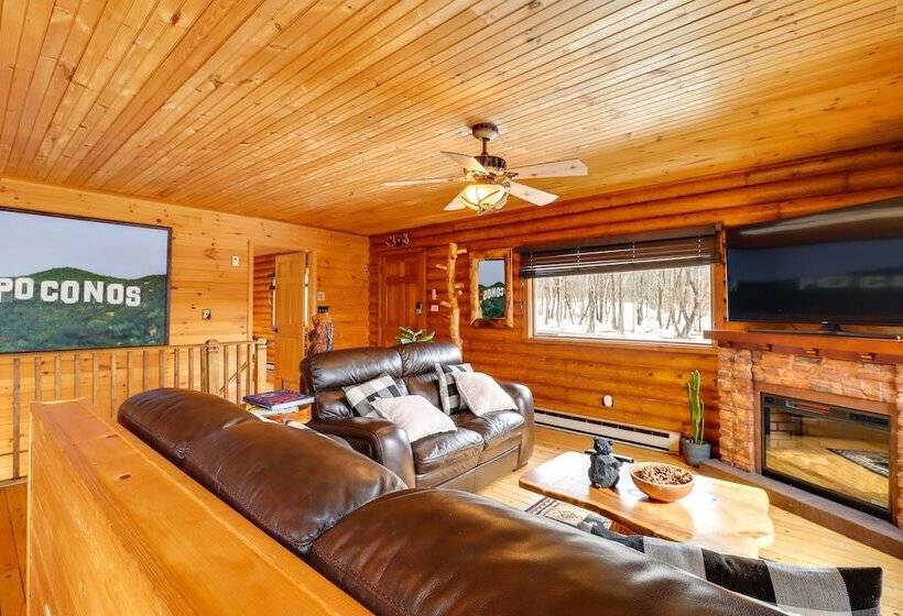 Hot Tub & Fire Pit: Albrightsville Log Cabin!