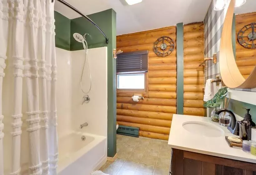 Hot Tub & Fire Pit: Albrightsville Log Cabin!