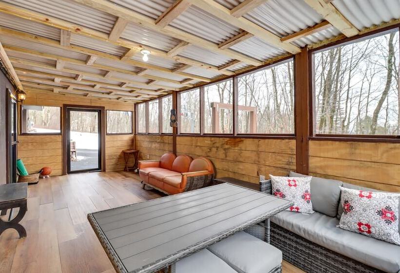 Hot Tub & Fire Pit: Albrightsville Log Cabin!