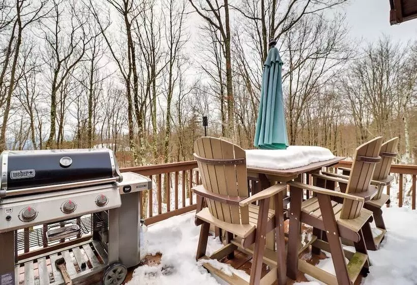 Hot Tub & Fire Pit: Albrightsville Log Cabin!