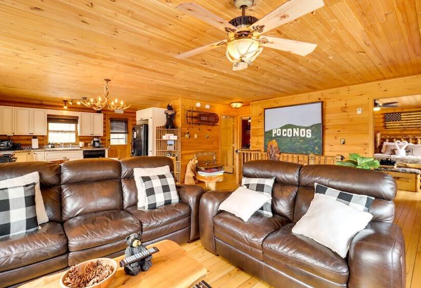 Hot Tub & Fire Pit: Albrightsville Log Cabin!