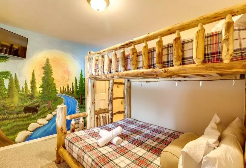 Hot Tub & Fire Pit: Albrightsville Log Cabin!