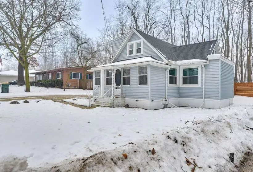 Cozy Home W/ Fire Pit: 2 Blocks To Lake Mary!
