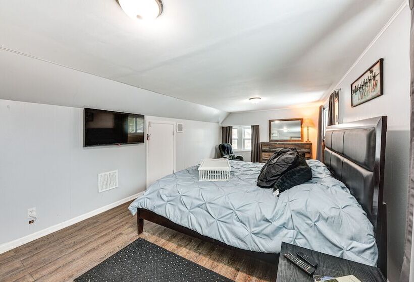 Cozy Home W/ Fire Pit: 2 Blocks To Lake Mary!