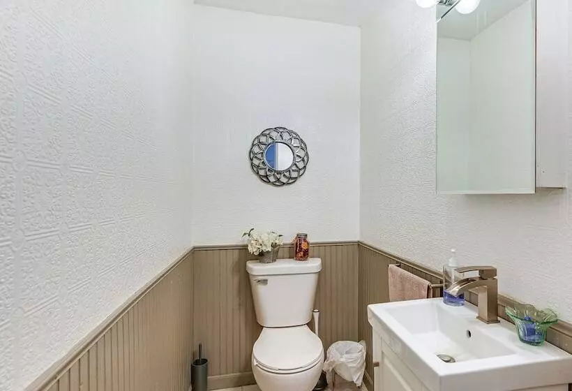Cozy Home W/ Fire Pit: 2 Blocks To Lake Mary!