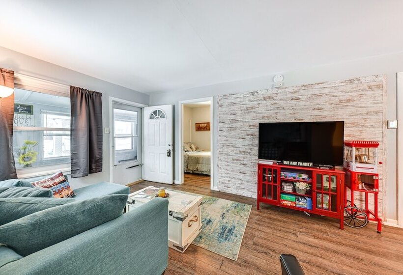 Cozy Home W/ Fire Pit: 2 Blocks To Lake Mary!