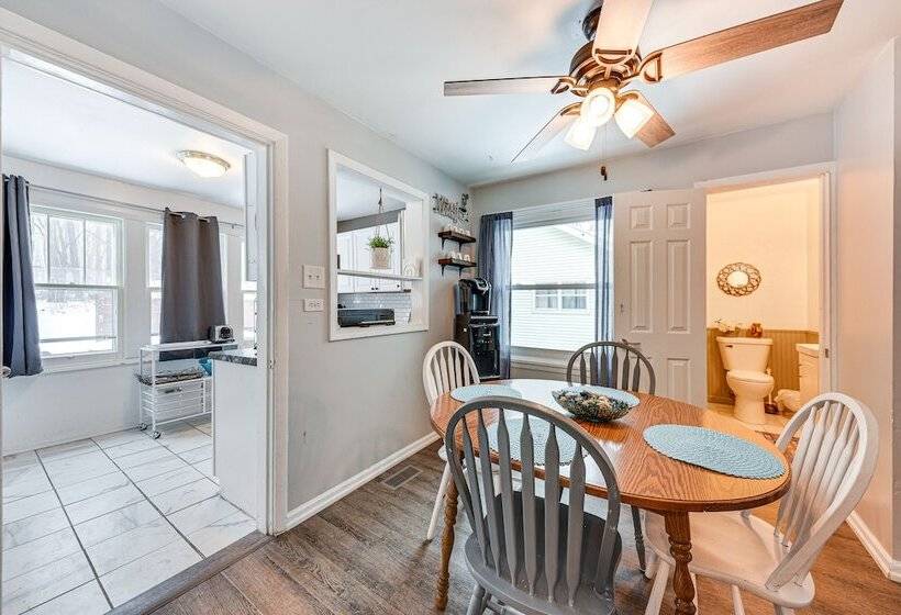 Cozy Home W/ Fire Pit: 2 Blocks To Lake Mary!