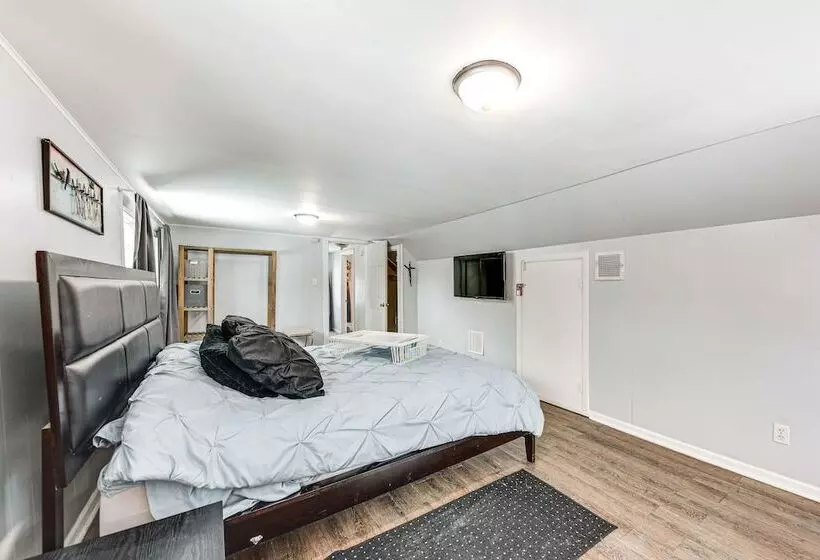 Cozy Home W/ Fire Pit: 2 Blocks To Lake Mary!