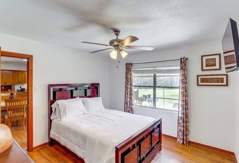 4 Mi To Magnolia Market: Family Friendly Waco Home