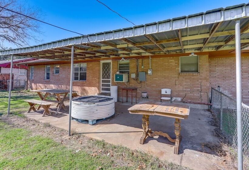 4 Mi To Magnolia Market: Family Friendly Waco Home