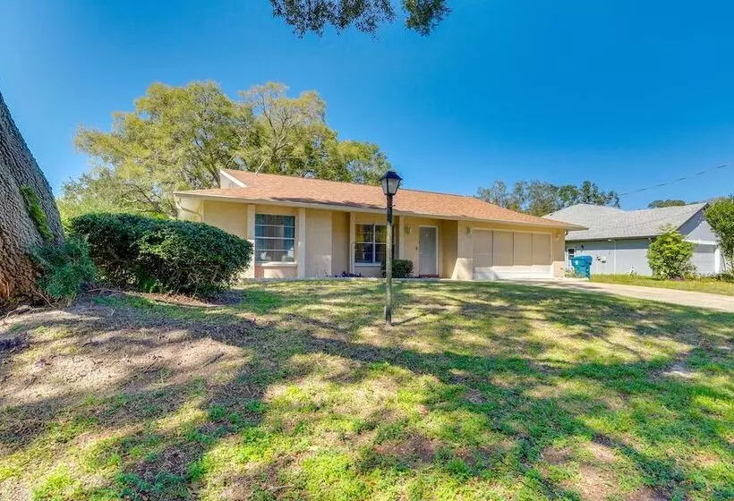 Home W/ Screened Porch, Near Weeki Wachee Springs!