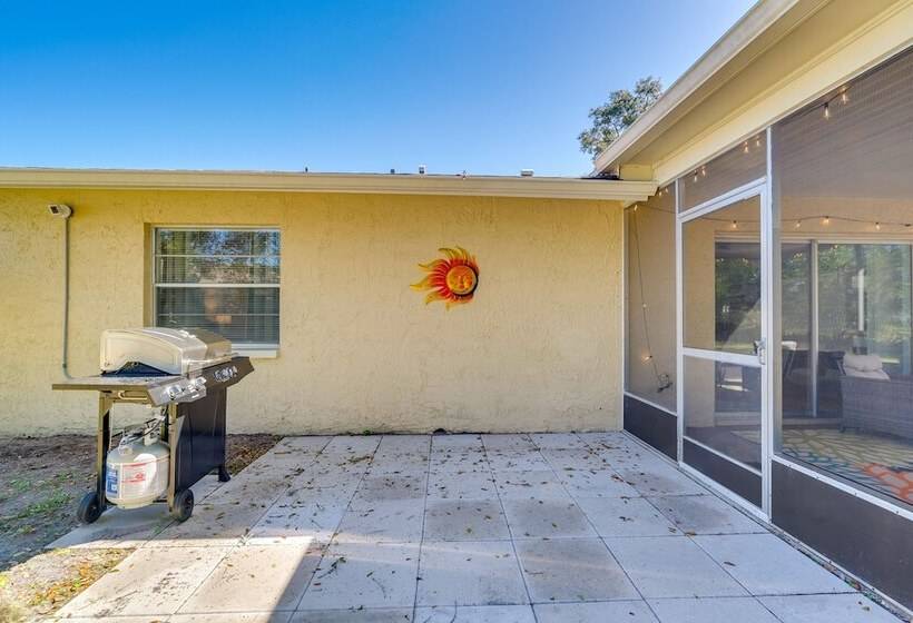Home W/ Screened Porch, Near Weeki Wachee Springs!