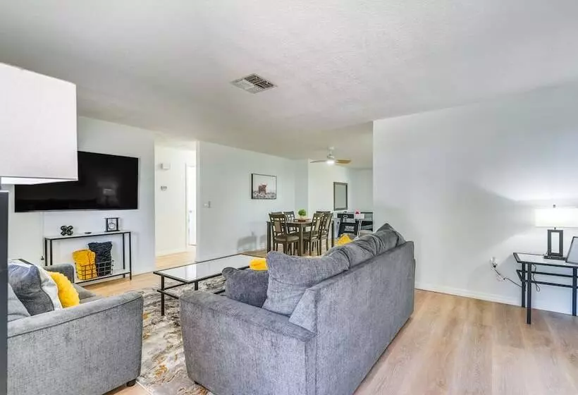 Home W/ Screened Porch, Near Weeki Wachee Springs!