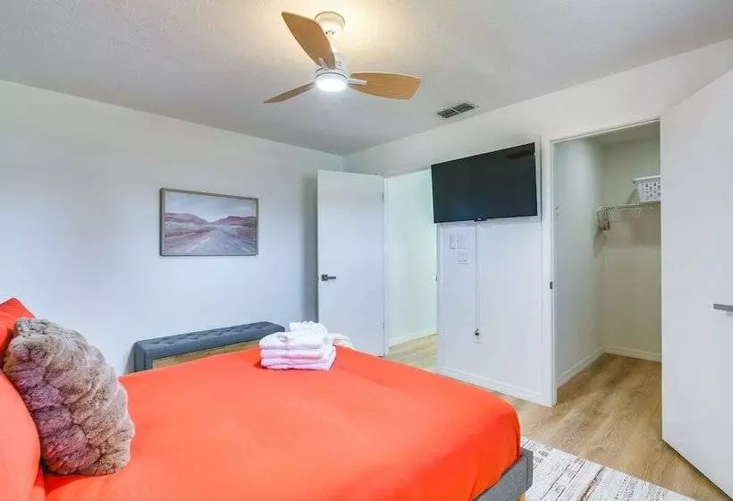 Home W/ Screened Porch, Near Weeki Wachee Springs!