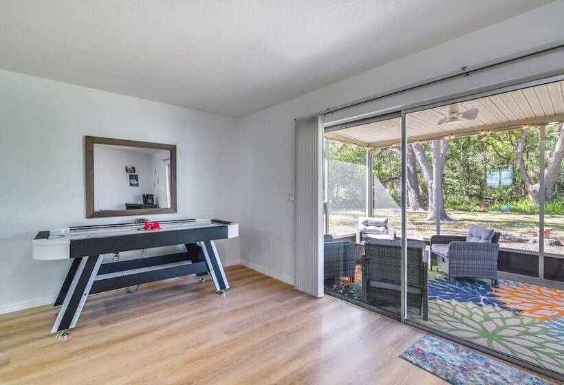 Home W/ Screened Porch, Near Weeki Wachee Springs!