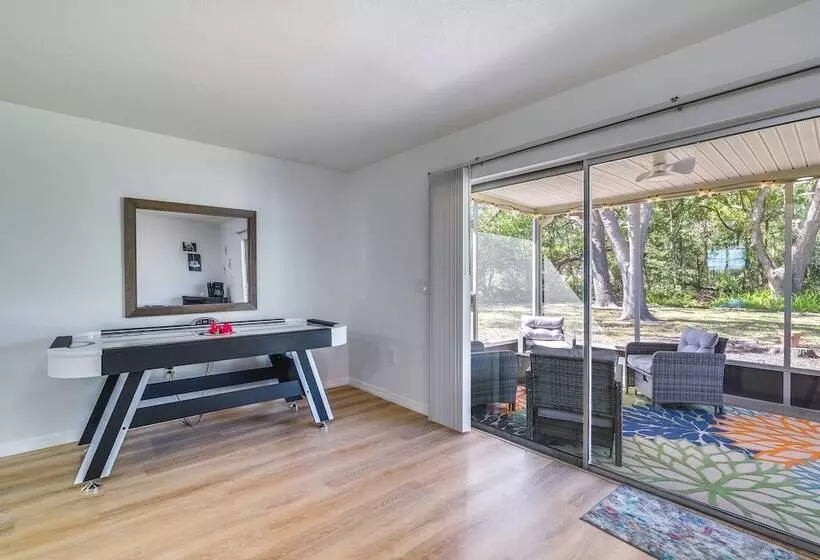 Home W/ Screened Porch, Near Weeki Wachee Springs!