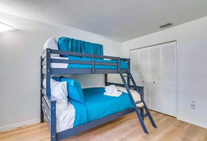 Home W/ Screened Porch, Near Weeki Wachee Springs!