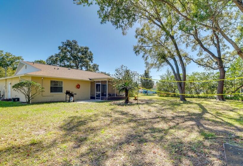 Home W/ Screened Porch, Near Weeki Wachee Springs!