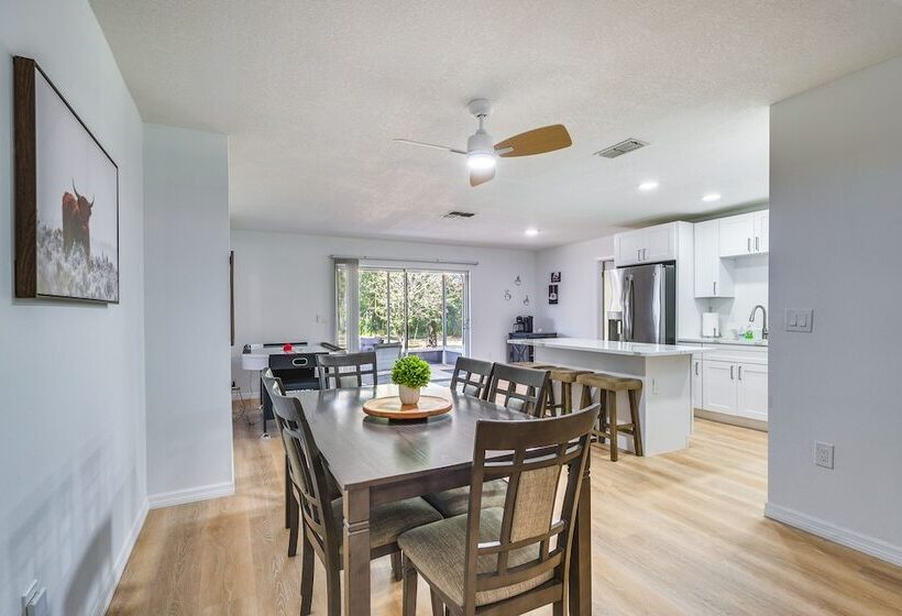 Home W/ Screened Porch, Near Weeki Wachee Springs!