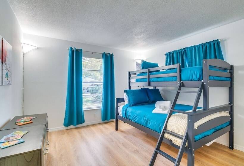 Home W/ Screened Porch, Near Weeki Wachee Springs!