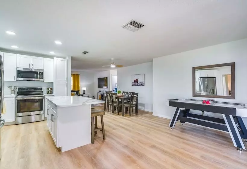 Home W/ Screened Porch, Near Weeki Wachee Springs!