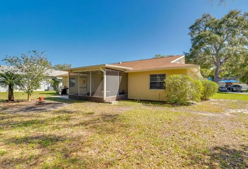 Home W/ Screened Porch, Near Weeki Wachee Springs!