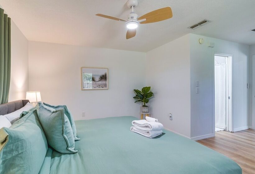 Home W/ Screened Porch, Near Weeki Wachee Springs!