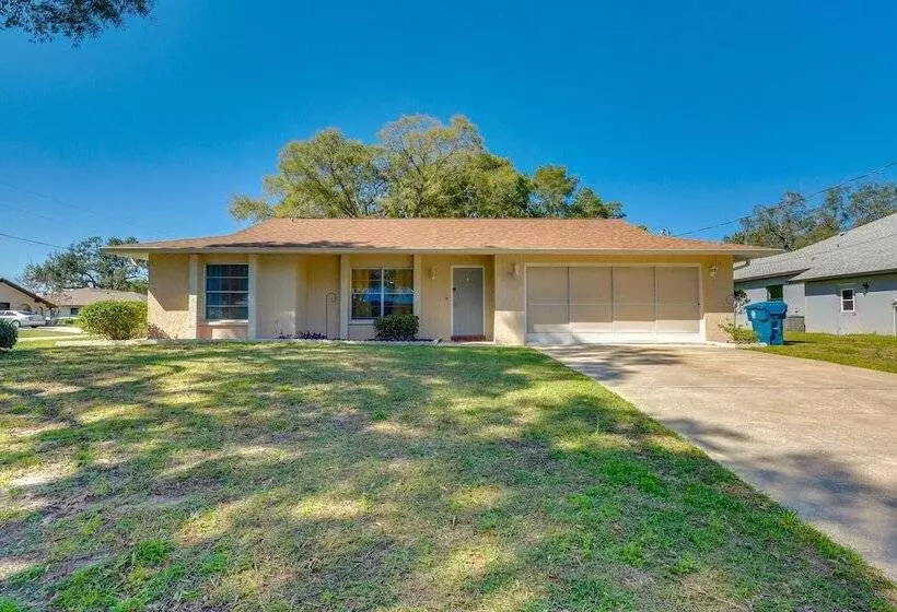 Home W/ Screened Porch, Near Weeki Wachee Springs!