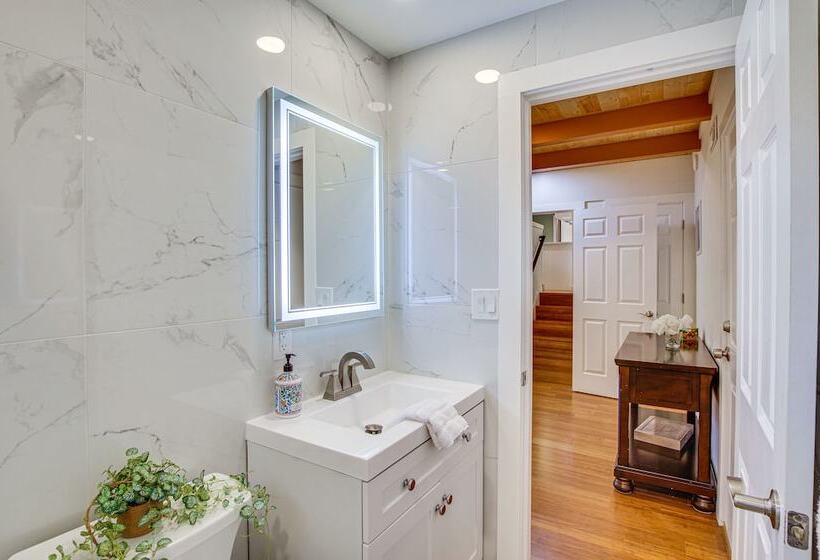 Modern Kirkland Home W/ Sauna & Outdoor Fireplace