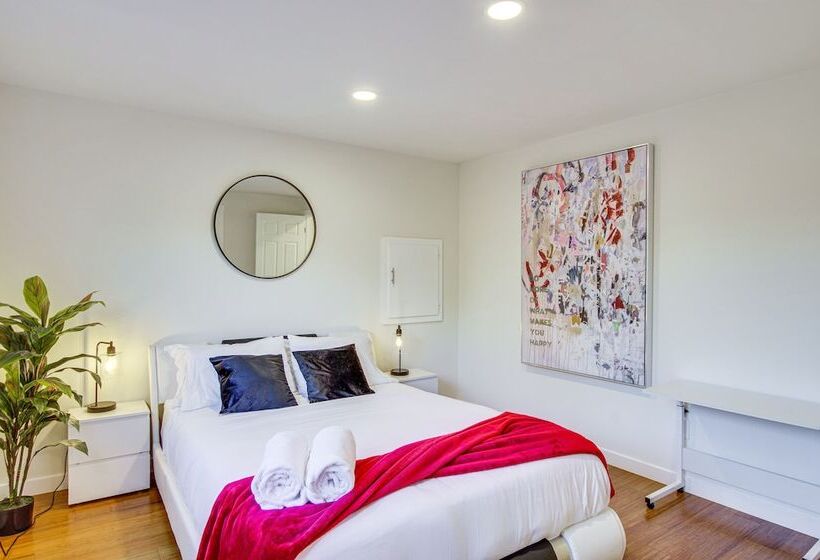 Modern Kirkland Home W/ Sauna & Outdoor Fireplace