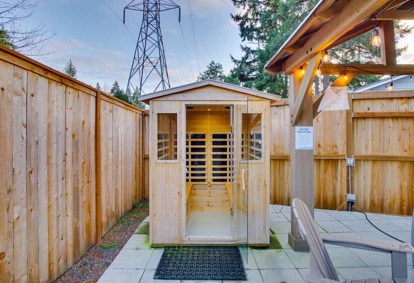 Modern Kirkland Home W/ Sauna & Outdoor Fireplace