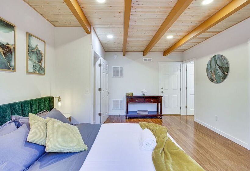 Modern Kirkland Home W/ Sauna & Outdoor Fireplace