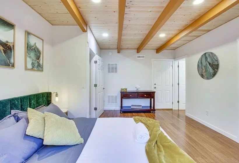 Modern Kirkland Home W/ Sauna & Outdoor Fireplace