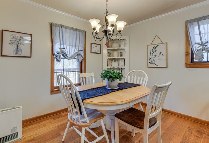 Peaceful Bryson City Cabin W/ Hot Tub & Deck!