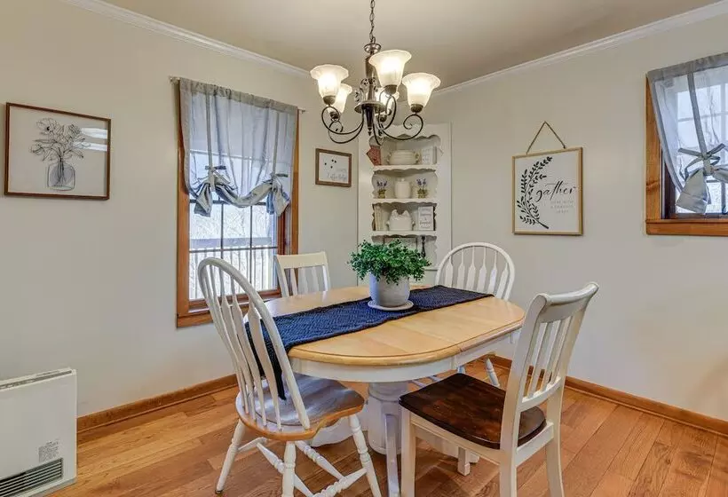 Peaceful Bryson City Cabin W/ Hot Tub & Deck!