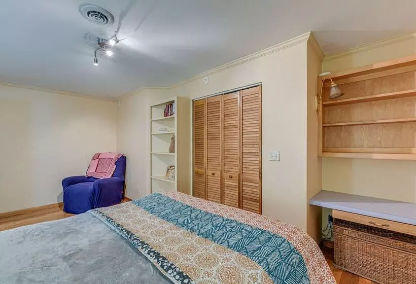 Peaceful Bryson City Cabin W/ Hot Tub & Deck!