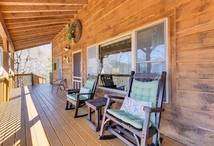 Peaceful Bryson City Cabin W/ Hot Tub & Deck!
