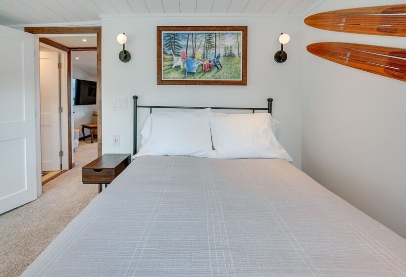 Pet Friendly Minocqua Home: Walk To Lake & Dining!