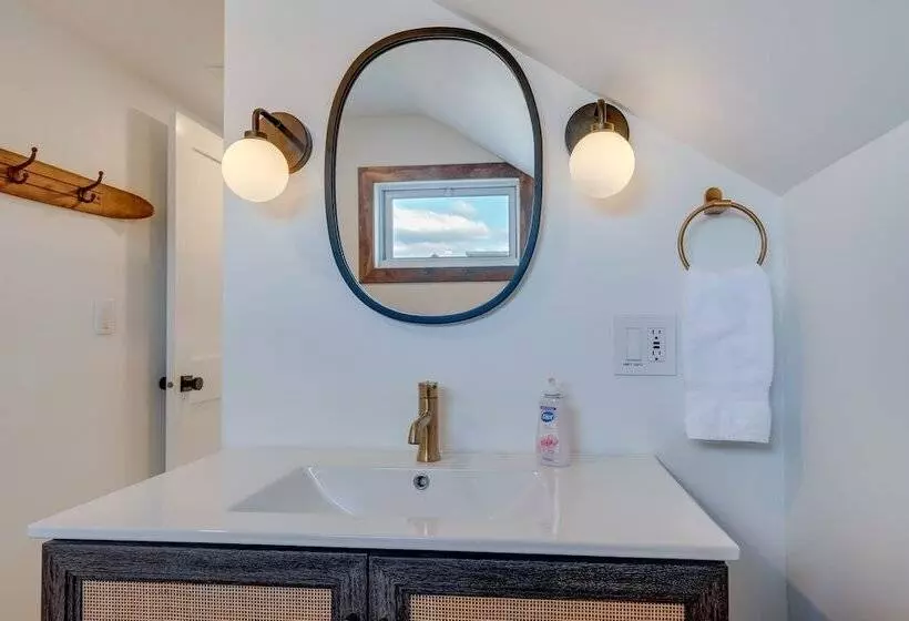 Pet Friendly Minocqua Home: Walk To Lake & Dining!