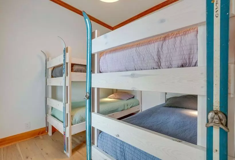 Pet Friendly Minocqua Home: Walk To Lake & Dining!