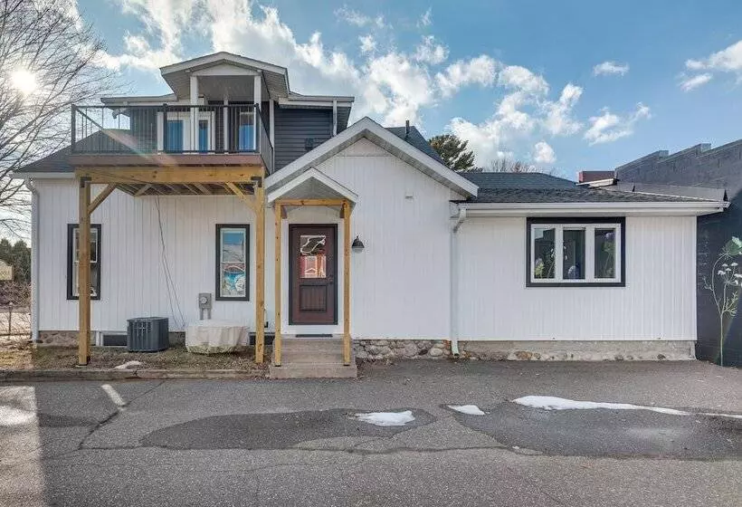 Pet Friendly Minocqua Home: Walk To Lake & Dining!