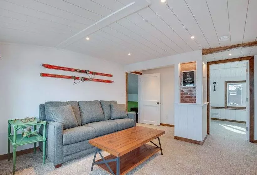 Pet Friendly Minocqua Home: Walk To Lake & Dining!