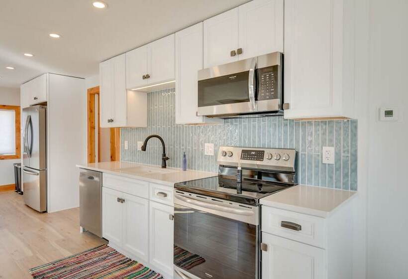 Pet Friendly Minocqua Home: Walk To Lake & Dining!