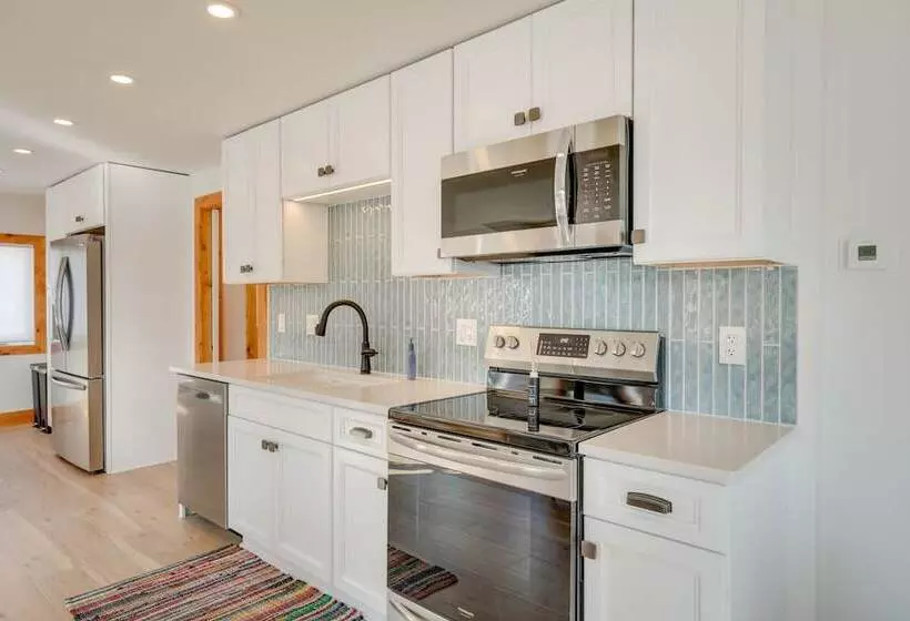 Pet Friendly Minocqua Home: Walk To Lake & Dining!