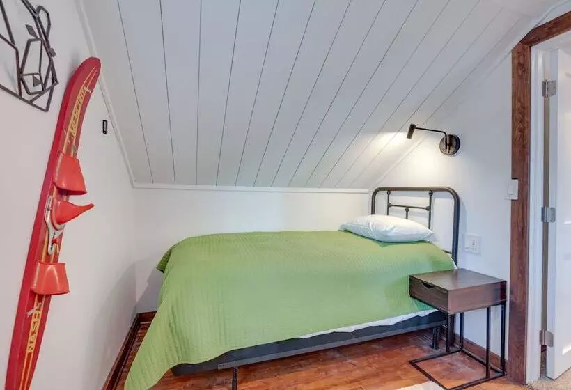 Pet Friendly Minocqua Home: Walk To Lake & Dining!