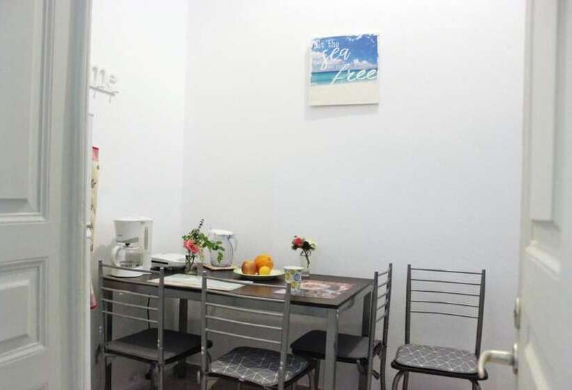 Резиденция Marika S Traditional House