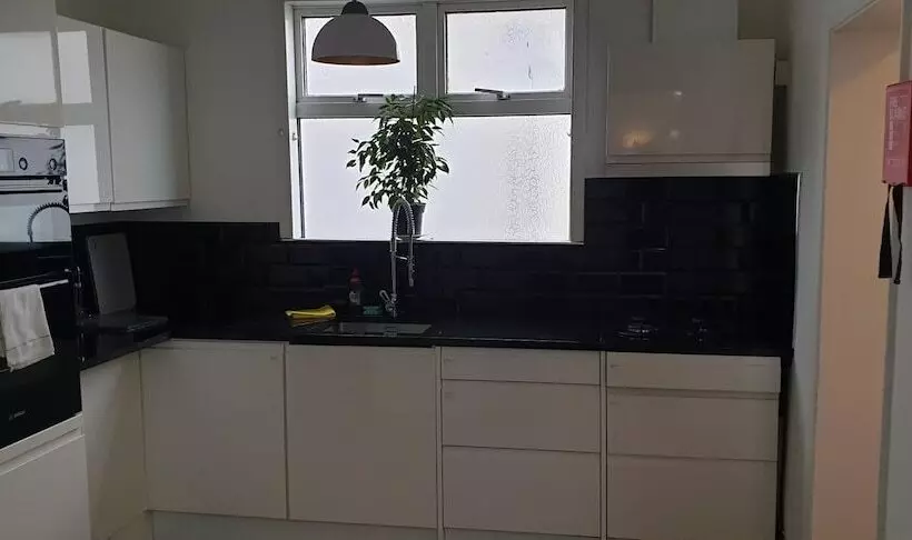 اقامتگاه Stunning 6 Bed House In London